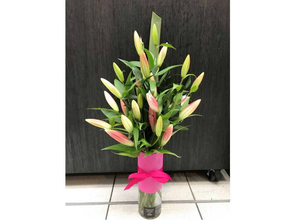 LILY ARRANGEMENT MEDIUM